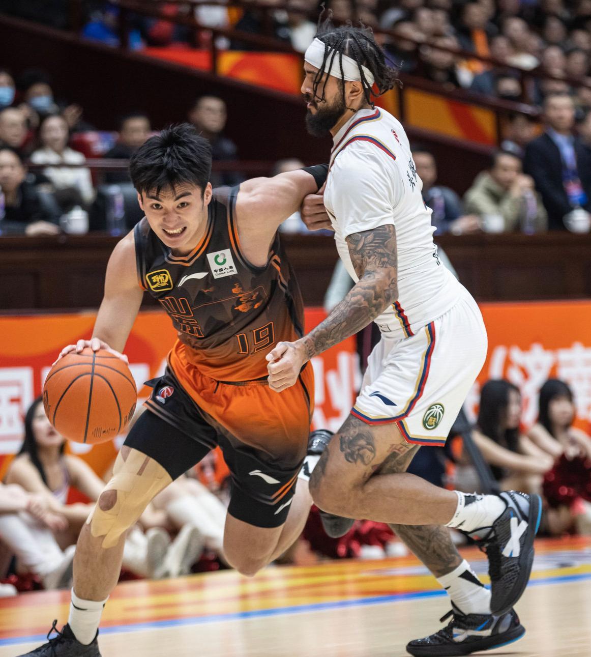 今晨CBA常规赛焦点战，门兴格拉德巴赫回应争议，管理层满意，轮换策略成焦点的简单介绍-爱游戏ayx彩金